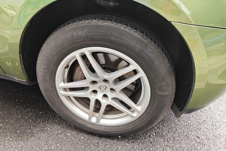 Used Porsche Macan 2017 Macan 2.0T Right Front Wheel Hub
