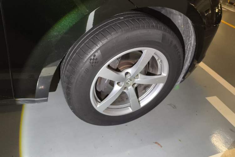 Used Porsche Macan 2017 Macan 2.0T Right Front Wheel Hub