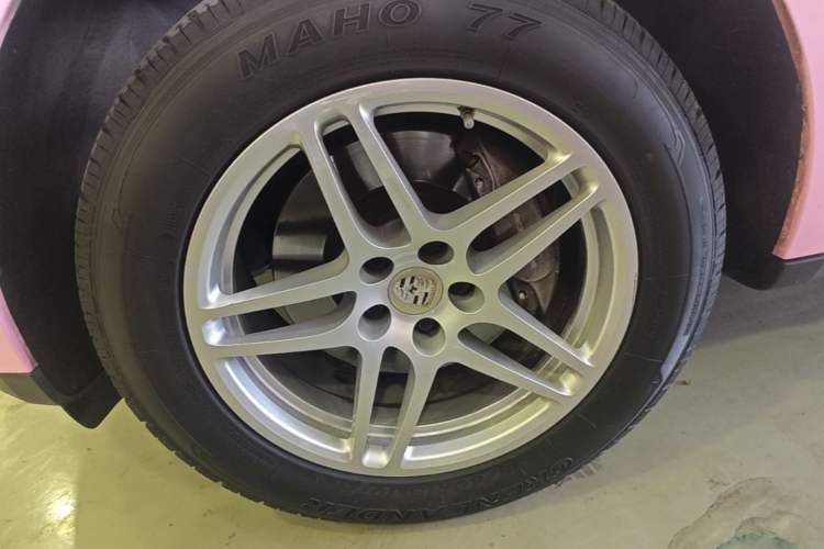 Used Porsche Macan 2017 Macan 2.0T Left Front Wheel Hub