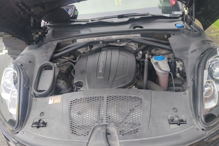Used Porsche Macan 2017 Macan 2.0T Engine Bay