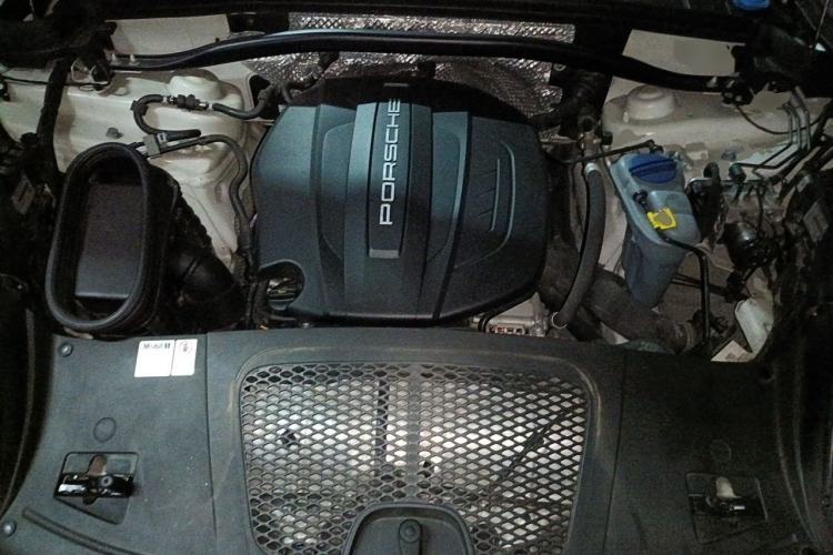 Used Porsche Macan 2017 Macan 2.0T Engine Bay