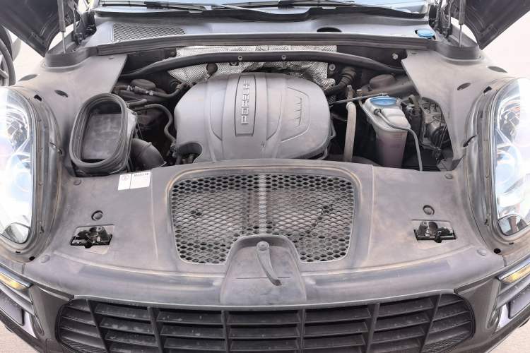 Used Porsche Macan 2017 Macan 2.0T Engine Bay