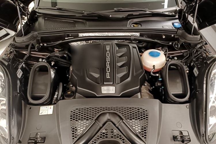 Used Porsche Macan 2017 Macan S 3.0T Engine Bay