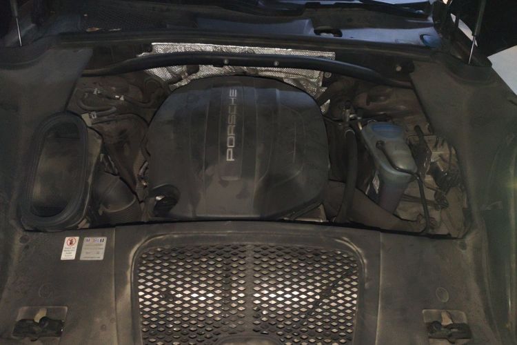 Used Porsche Macan 2017 Macan 2.0T Engine Bay