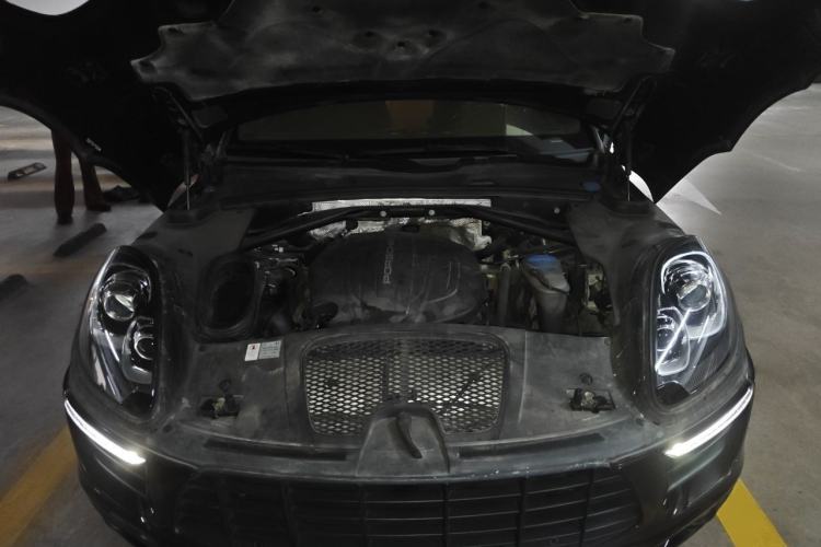 Used Porsche Macan 2017 Macan 2.0T Engine Bay