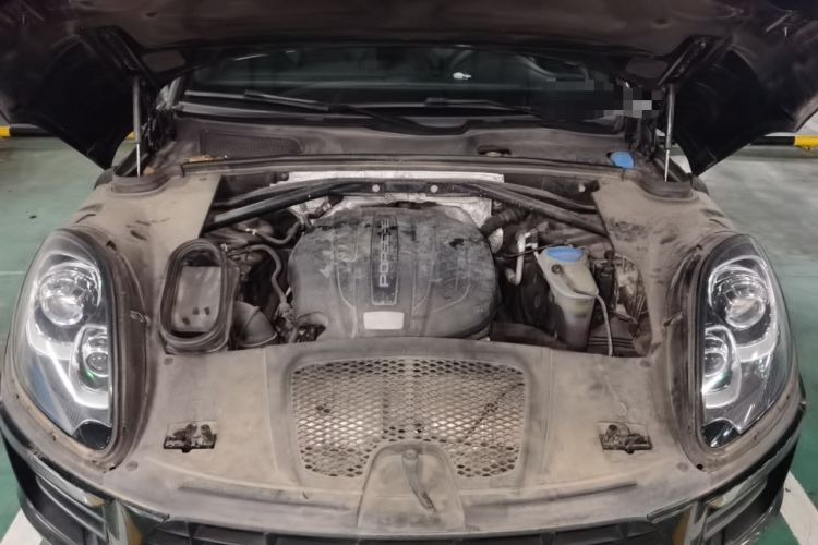 Used Porsche Macan 2017 Macan 2.0T Engine Bay