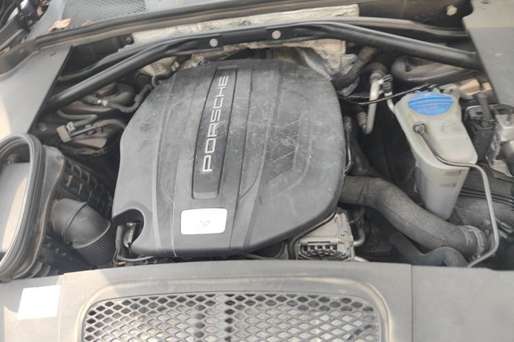 Used Porsche Macan 2017 Macan 2.0T Engine Bay