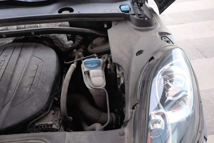 Used Porsche Macan 2017 Macan 2.0T Engine Bay Left