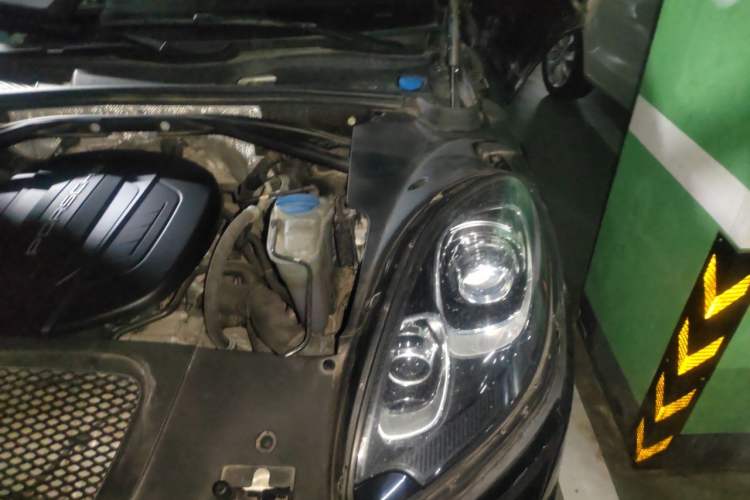 Used Porsche Macan 2017 Macan 2.0T Engine Bay Left