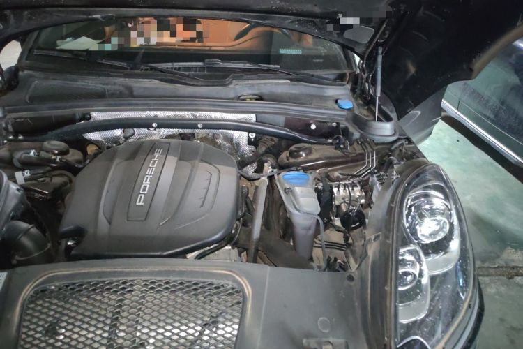 Used Porsche Macan 2017 Macan 2.0T Engine Bay Left