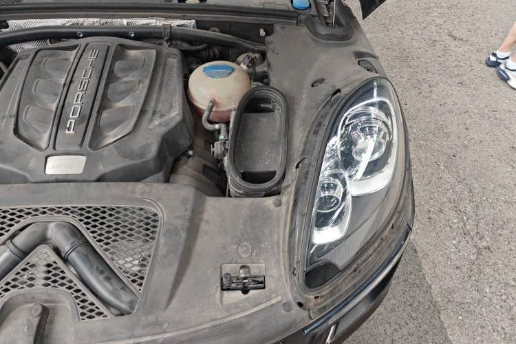 Used Porsche Macan 2017 Macan S 3.0T Engine Bay Left