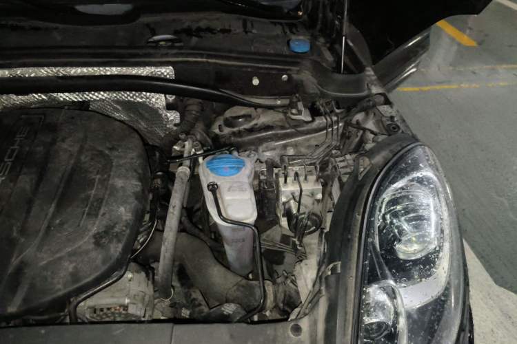 Used Porsche Macan 2017 Macan 2.0T Engine Bay Left