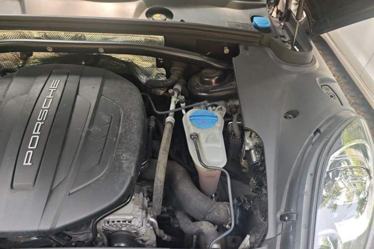 Used Porsche Macan 2017 Macan 2.0T Engine Bay Left