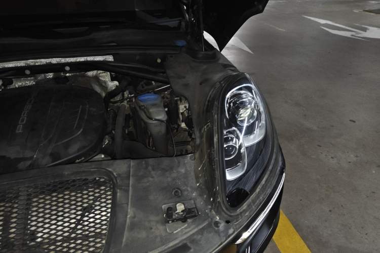 Used Porsche Macan 2017 Macan 2.0T Engine Bay Left