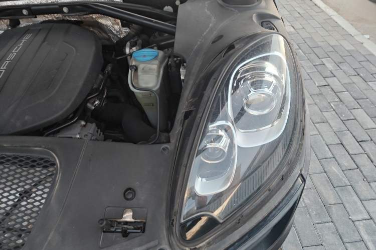 Used Porsche Macan 2017 Macan 2.0T Engine Bay Left