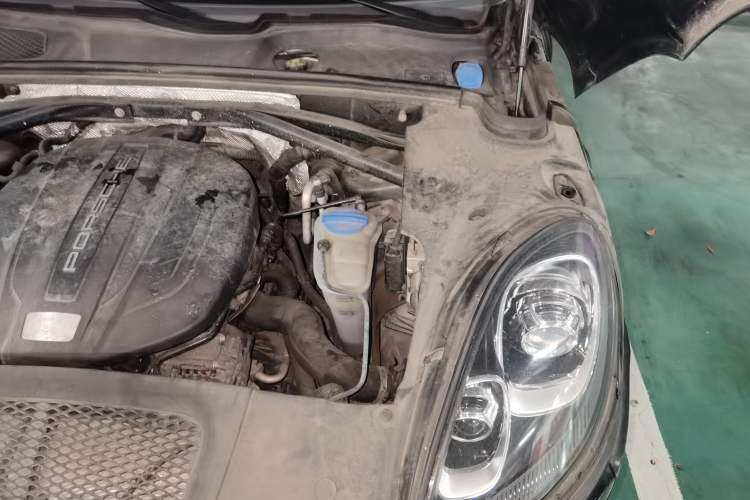 Used Porsche Macan 2017 Macan 2.0T Engine Bay Left