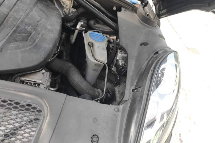 Used Porsche Macan 2017 Macan 2.0T Engine Bay Left