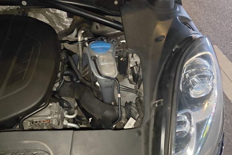 Used Porsche Macan 2017 Macan 2.0T Engine Bay Left