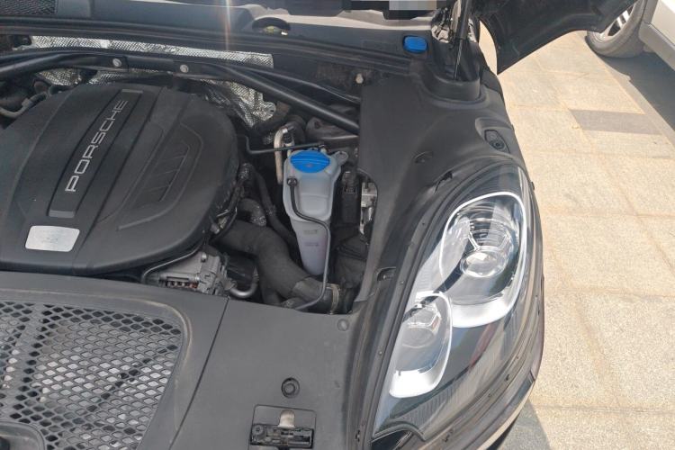 Used Porsche Macan 2017 Macan 2.0T Engine Bay Left