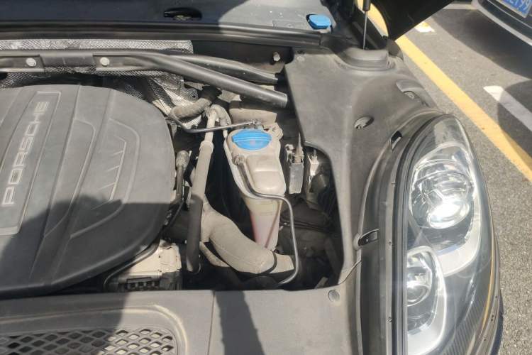 Used Porsche Macan 2017 Macan 2.0T Engine Bay Left