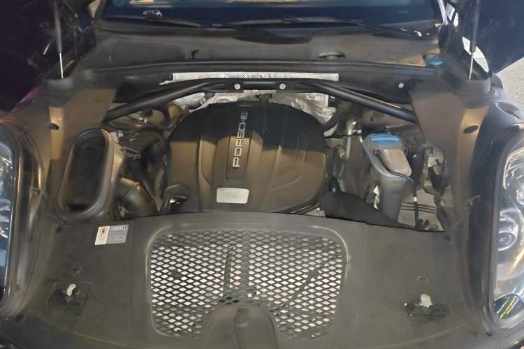Used Porsche Macan 2017 Macan 2.0T Engine Bay