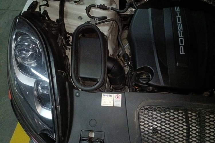 Used Porsche Macan 2017 Macan 2.0T Engine Bay Right