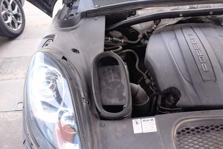 Used Porsche Macan 2017 Macan 2.0T Engine Bay Right
