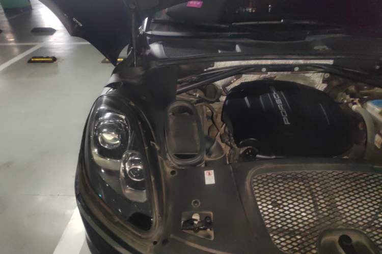 Used Porsche Macan 2017 Macan 2.0T Engine Bay Right