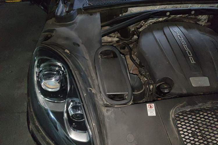 Used Porsche Macan 2017 Macan 2.0T Engine Bay Right