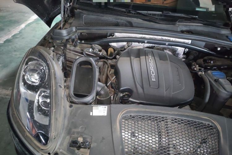 Used Porsche Macan 2017 Macan 2.0T Engine Bay Right
