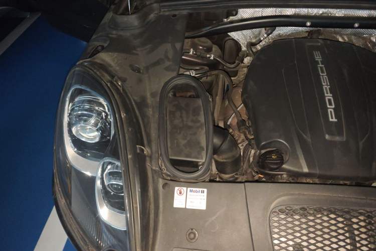 Used Porsche Macan 2017 Macan 2.0T Engine Bay Right
