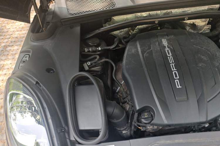 Used Porsche Macan 2017 Macan 2.0T Engine Bay Right