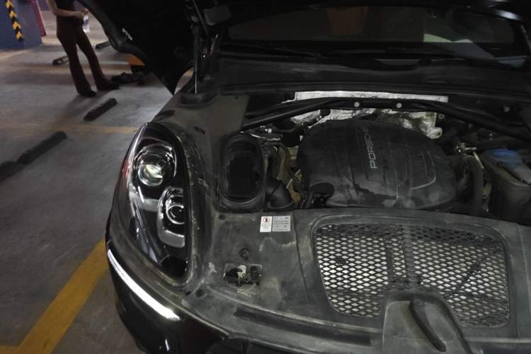Used Porsche Macan 2017 Macan 2.0T Engine Bay Right