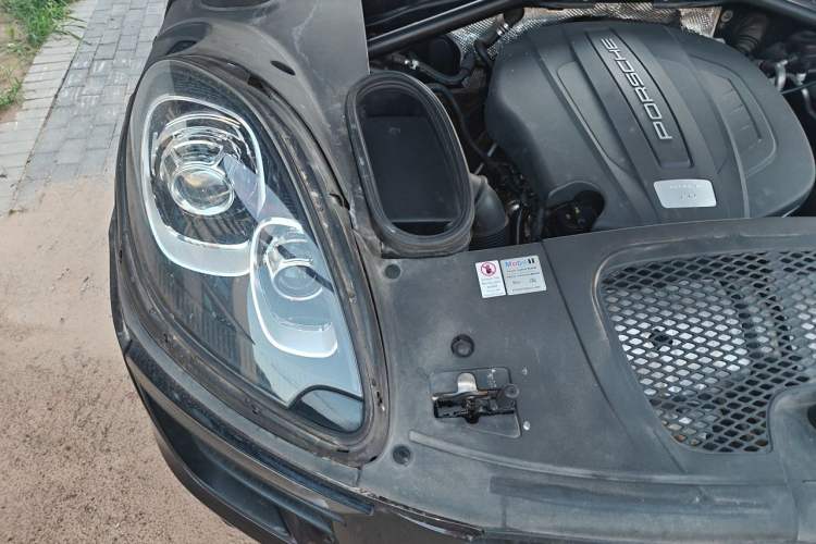 Used Porsche Macan 2017 Macan 2.0T Engine Bay Right
