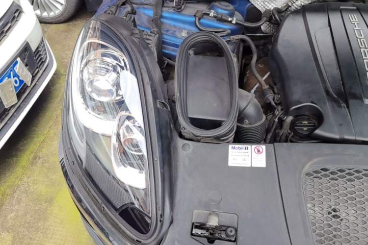 Used Porsche Macan 2017 Macan 2.0T Engine Bay Right