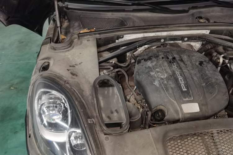 Used Porsche Macan 2017 Macan 2.0T Engine Bay Right