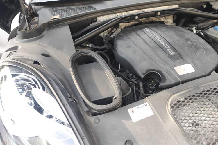 Used Porsche Macan 2017 Macan 2.0T Engine Bay Right