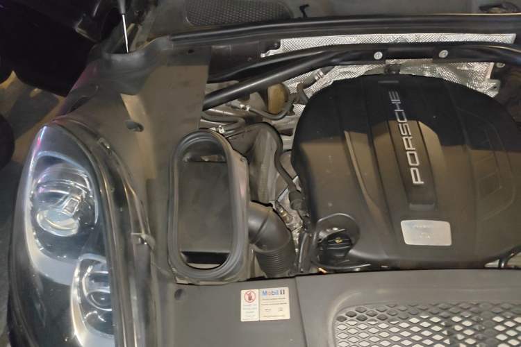 Used Porsche Macan 2017 Macan 2.0T Engine Bay Right