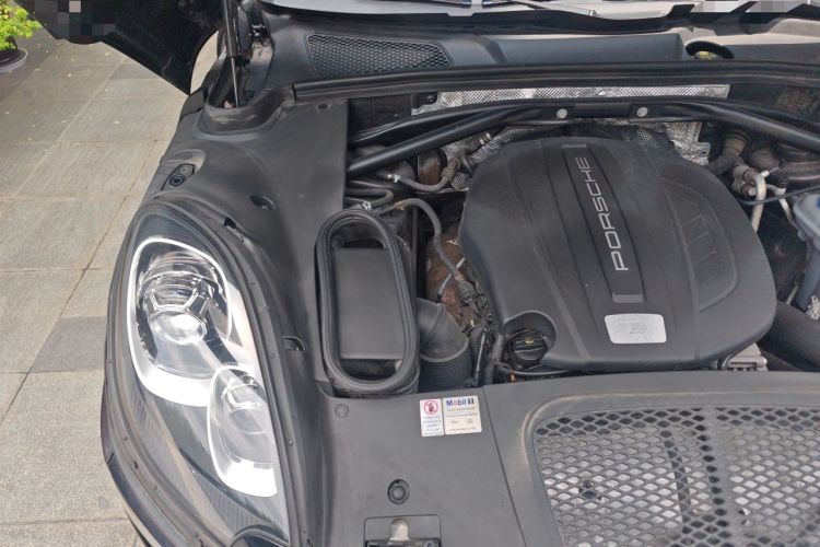 Used Porsche Macan 2017 Macan 2.0T Engine Bay Right