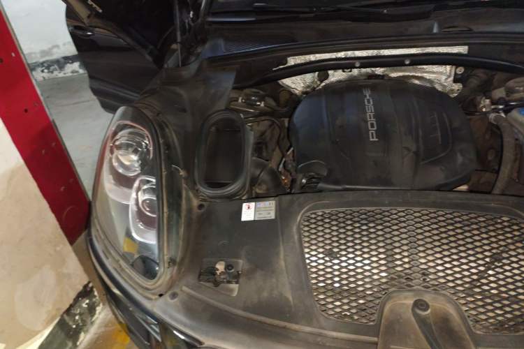 Used Porsche Macan 2017 Macan 2.0T Engine Bay Right