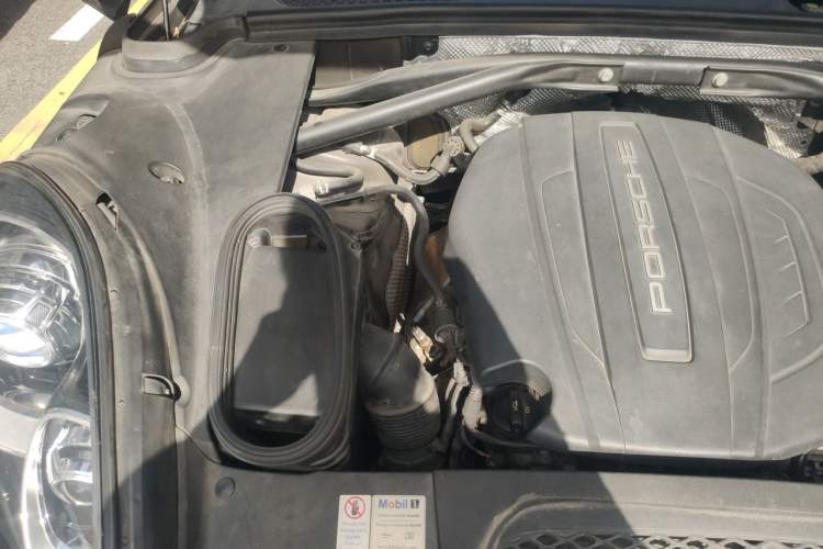 Used Porsche Macan 2017 Macan 2.0T Engine Bay Right