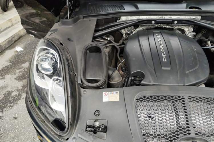 Used Porsche Macan 2017 Macan 2.0T Engine Bay Right