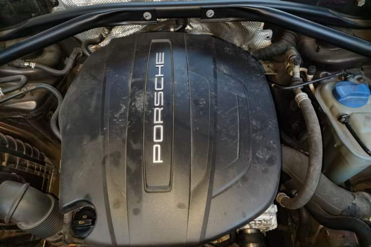 Used Porsche Macan 2017 Macan 2.0T Engine Bay