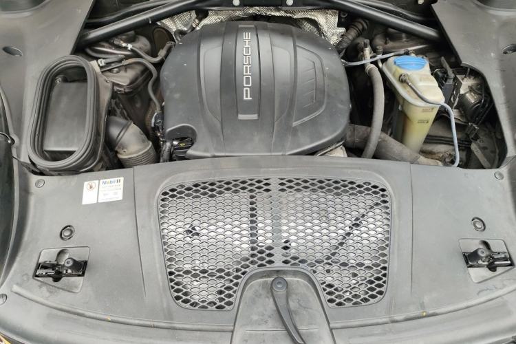 Used Porsche Macan 2017 Macan 2.0T Engine Bay