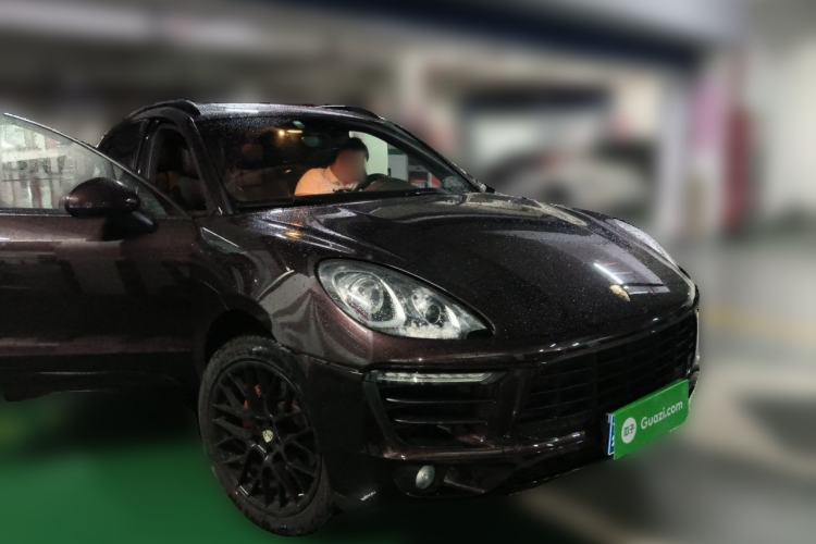 Used Porsche Macan 2017 Macan 2.0T Front Right 45 Deg