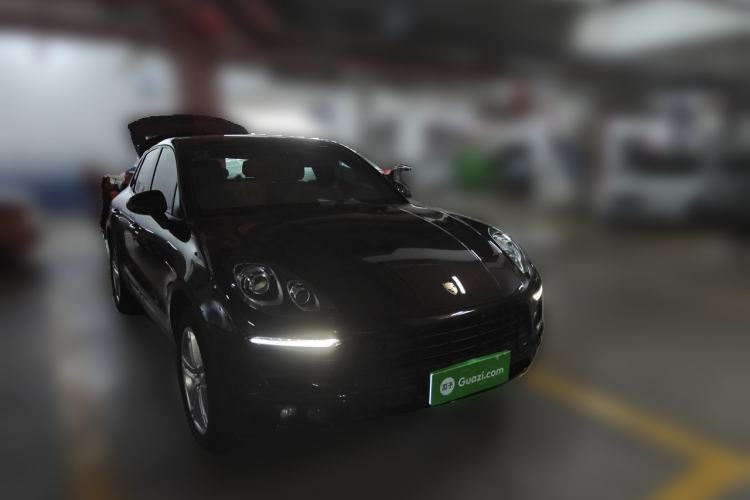 Used Porsche Macan 2017 Macan 2.0T Front Right 45 Deg