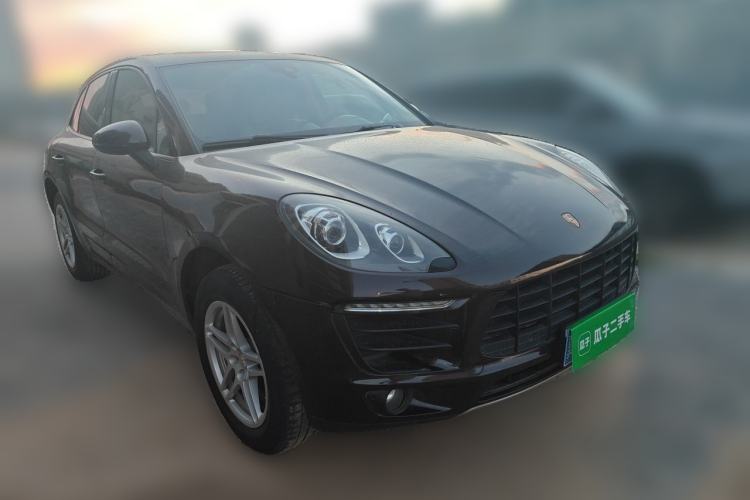 Used Porsche Macan 2017 Macan 2.0T Front Right 45 Deg