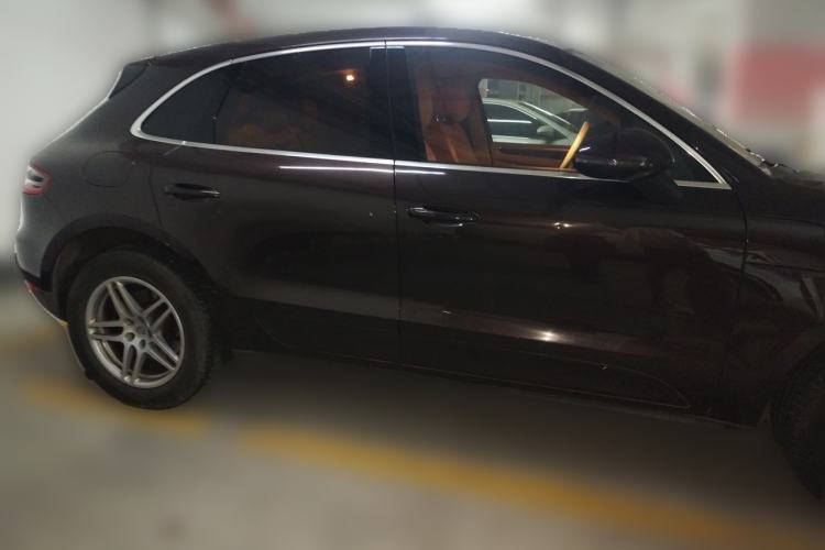 Used Porsche Macan 2017 Macan 2.0T Front Right 45 Deg