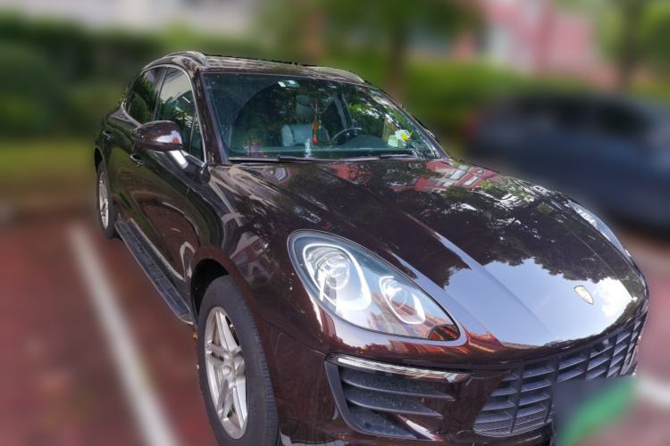 Used Porsche Macan 2017 Macan 2.0T Front Right 45 Deg