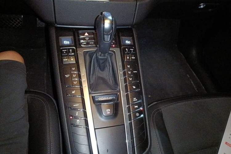Used Porsche Macan 2017 Macan 2.0T Gear Lever